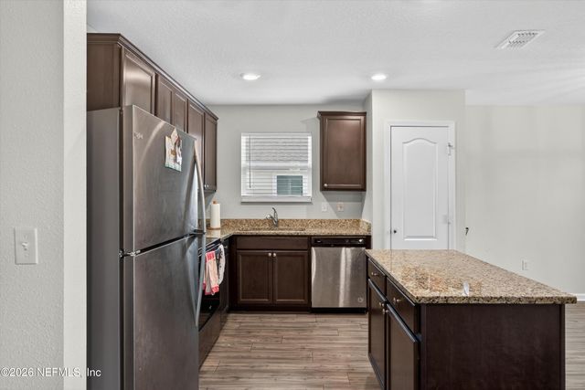 5923 CROSBY LAKE Way E, Macclenny, FL 32063