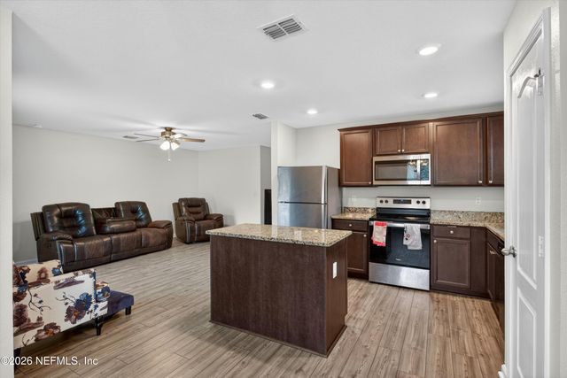 5923 CROSBY LAKE Way E, Macclenny, FL 32063