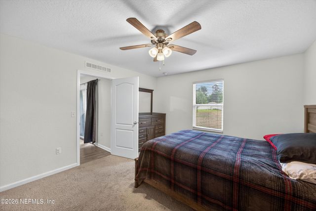 5923 CROSBY LAKE Way E, Macclenny, FL 32063