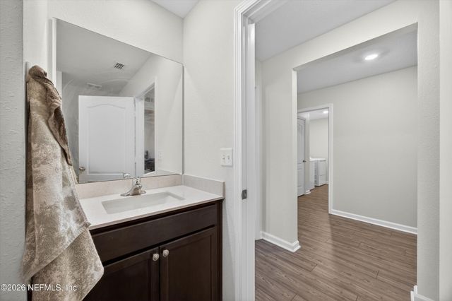 5923 CROSBY LAKE Way E, Macclenny, FL 32063