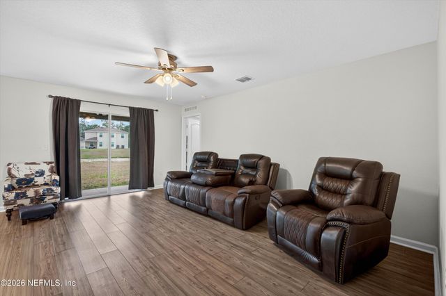 5923 CROSBY LAKE Way E, Macclenny, FL 32063