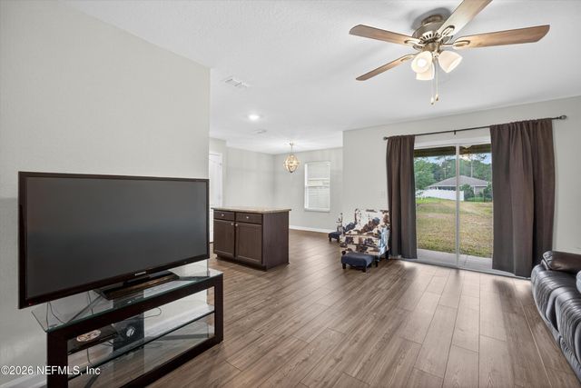 5923 CROSBY LAKE Way E, Macclenny, FL 32063