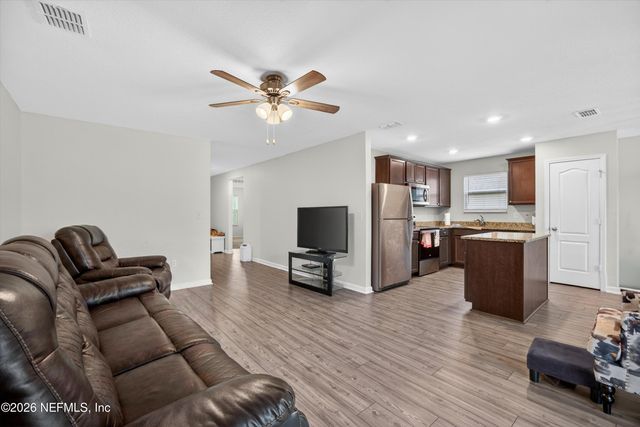 5923 CROSBY LAKE Way E, Macclenny, FL 32063