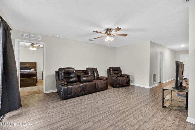 5923 CROSBY LAKE Way E, Macclenny, FL 32063