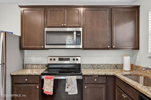 5923 CROSBY LAKE Way E, Macclenny, FL 32063