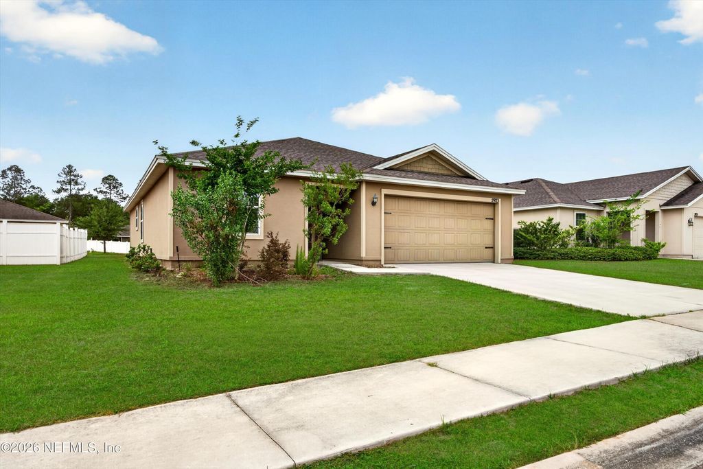 5923 CROSBY LAKE Way E, Macclenny, FL 32063