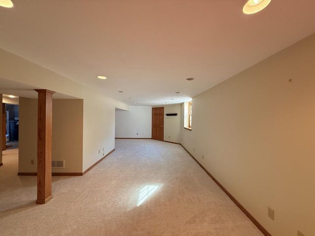 S85W19635 Colonial COURT, Muskego, WI 53150