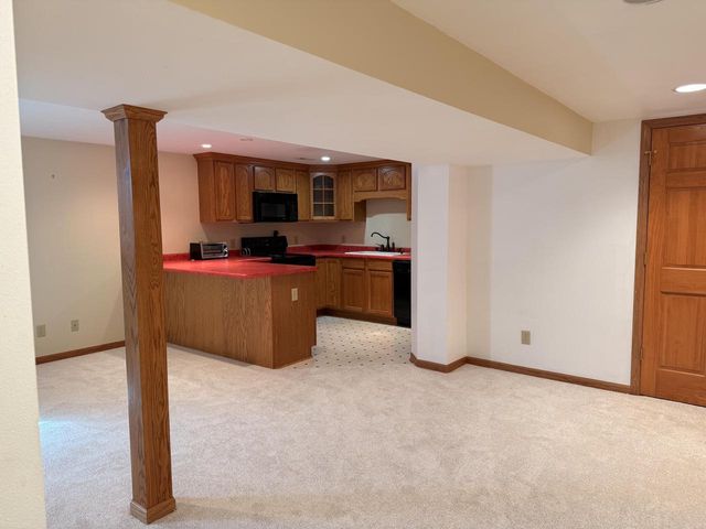 S85W19635 Colonial COURT, Muskego, WI 53150