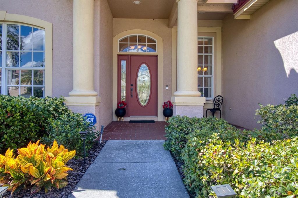 Image 2 of property listing at 2219 ELIZABETH WAY, Dunedin, FL 34698