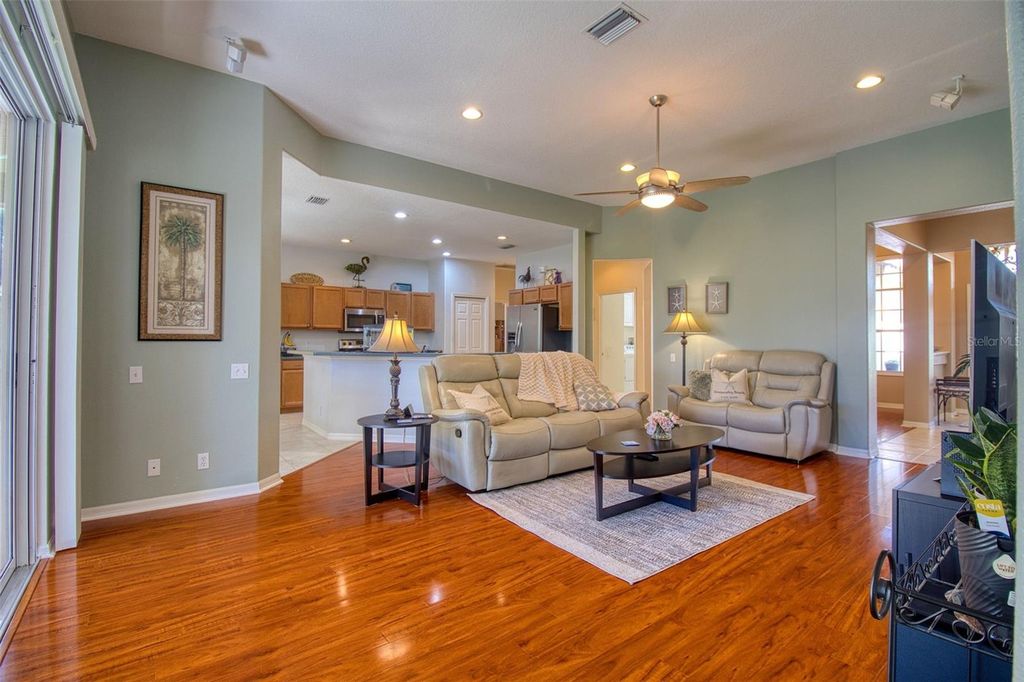 Image 12 of property listing at 2219 ELIZABETH WAY, Dunedin, FL 34698
