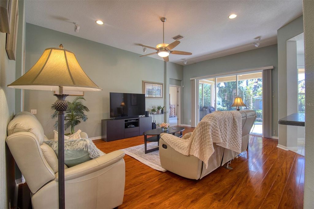 Image 15 of property listing at 2219 ELIZABETH WAY, Dunedin, FL 34698