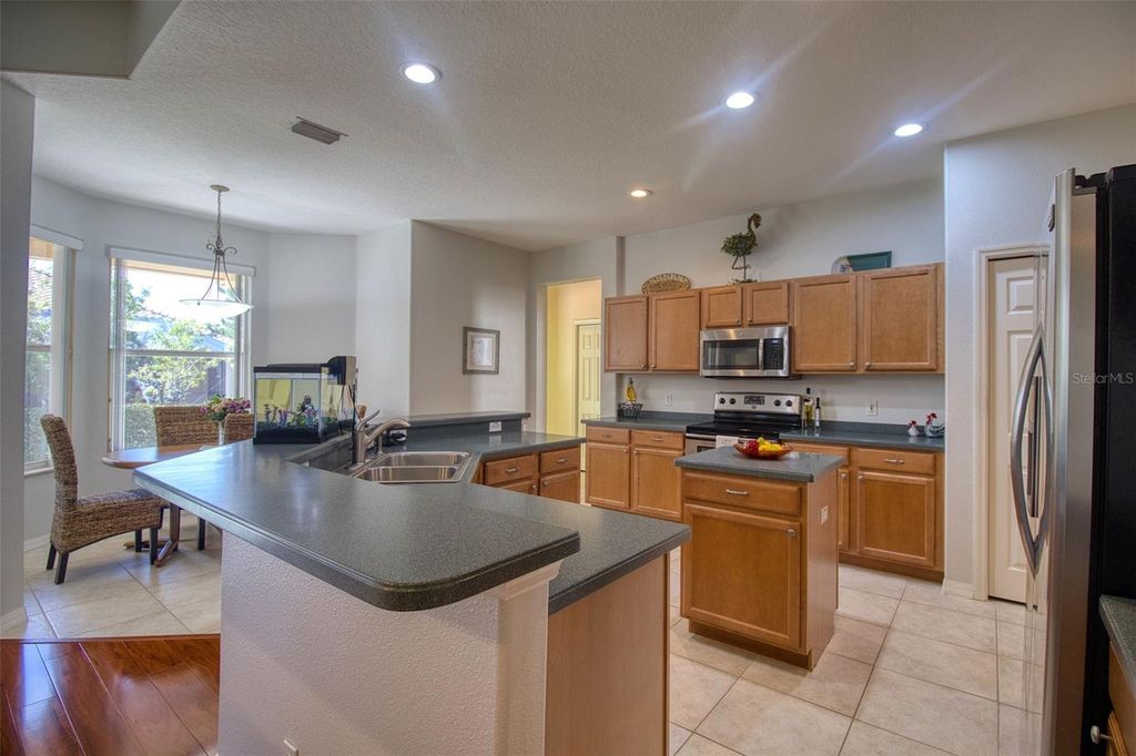 Image 16 of property listing at 2219 ELIZABETH WAY, Dunedin, FL 34698