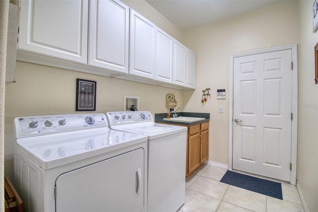 Image 24 of property listing at 2219 ELIZABETH WAY, Dunedin, FL 34698