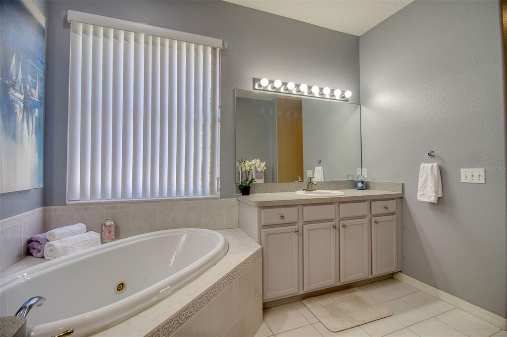 Image 38 of property listing at 2219 ELIZABETH WAY, Dunedin, FL 34698