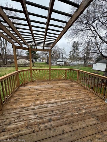 16338 Nicolai Avenue, Eastpointe, MI 48021