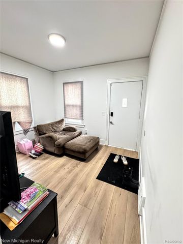 16338 Nicolai Avenue, Eastpointe, MI 48021