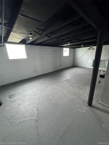 16338 Nicolai Avenue, Eastpointe, MI 48021