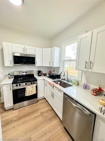 16338 Nicolai Avenue, Eastpointe, MI 48021