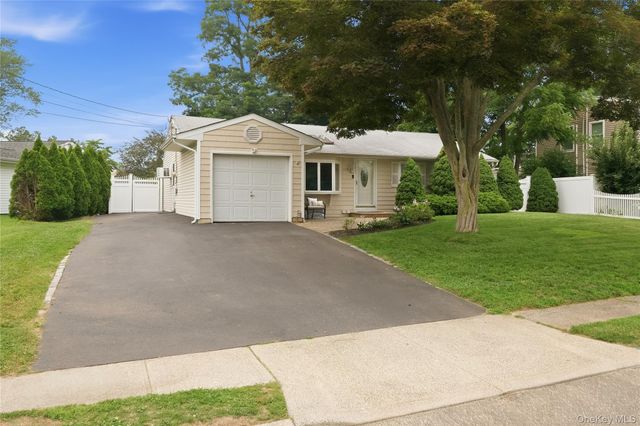 115 Argyle Avenue, Selden, NY 11784