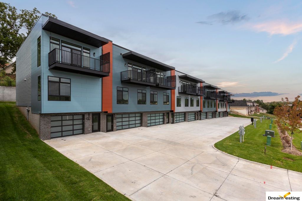 618 N 46th Street, Omaha, NE 68132