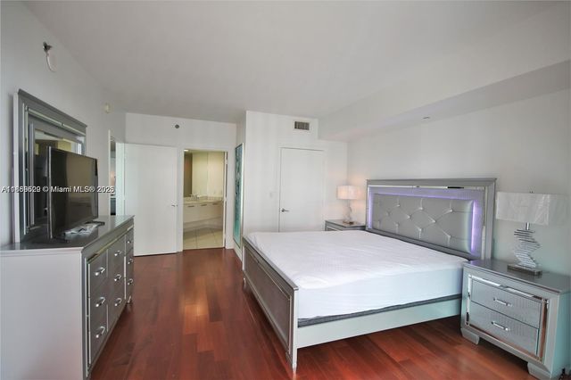 500 Brickell Ave 3510, Miami, FL 33131