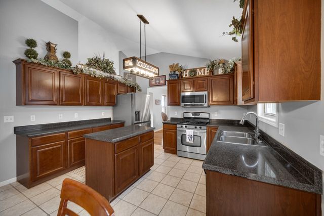 10621 Erie Drive E, Crown Point, IN 46307