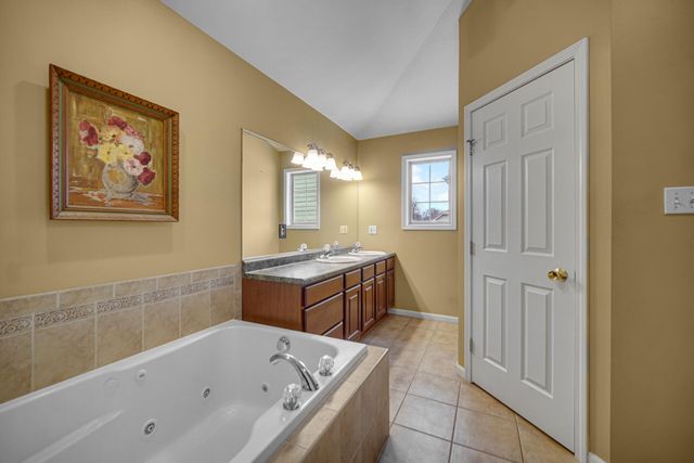 10621 Erie Drive E, Crown Point, IN 46307