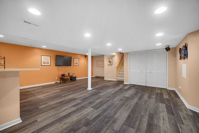 10621 Erie Drive E, Crown Point, IN 46307