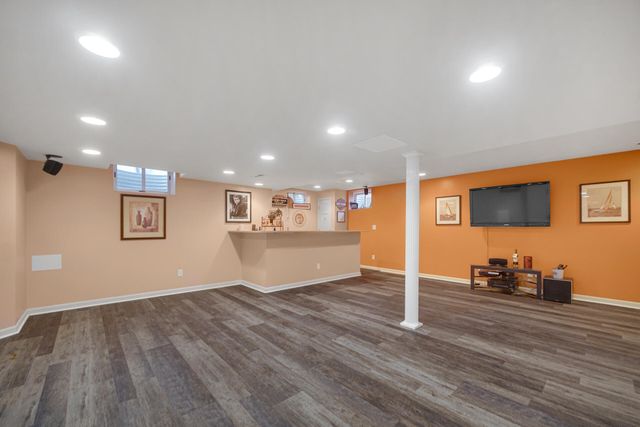 10621 Erie Drive E, Crown Point, IN 46307