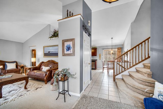 10621 Erie Drive E, Crown Point, IN 46307