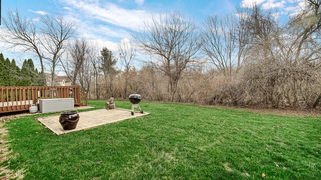 10621 Erie Drive E, Crown Point, IN 46307