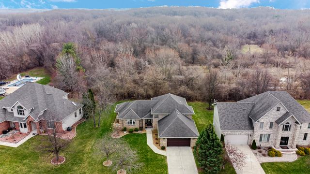 10621 Erie Drive E, Crown Point, IN 46307