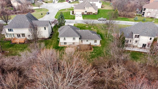 10621 Erie Drive E, Crown Point, IN 46307