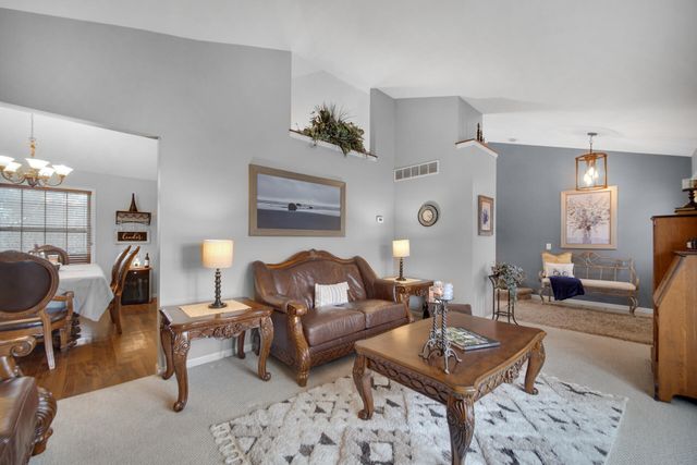 10621 Erie Drive E, Crown Point, IN 46307