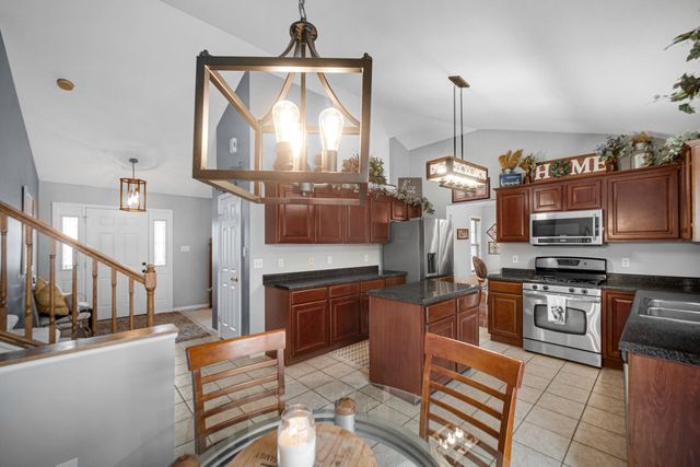 10621 Erie Drive E, Crown Point, IN 46307