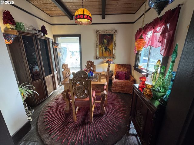 884 S 7TH St, Coos Bay, OR 97420