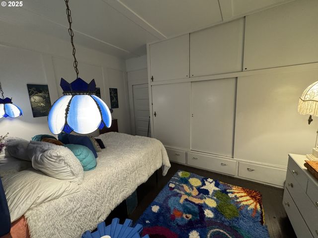 884 S 7TH St, Coos Bay, OR 97420