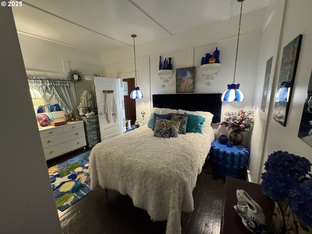 884 S 7TH St, Coos Bay, OR 97420