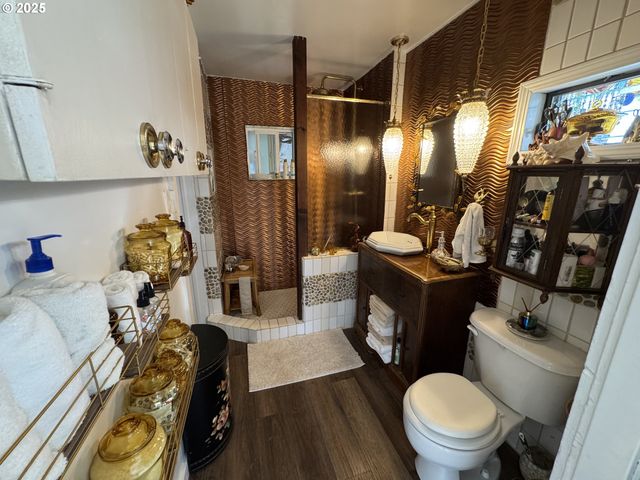 884 S 7TH St, Coos Bay, OR 97420