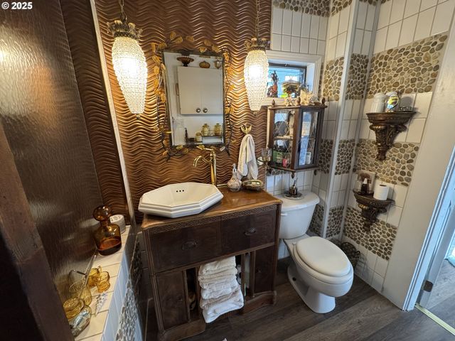 884 S 7TH St, Coos Bay, OR 97420