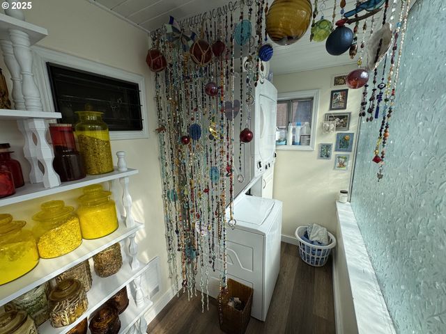 884 S 7TH St, Coos Bay, OR 97420