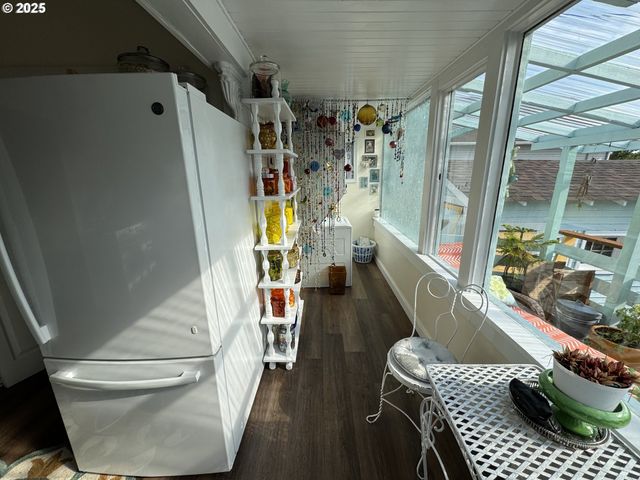 884 S 7TH St, Coos Bay, OR 97420