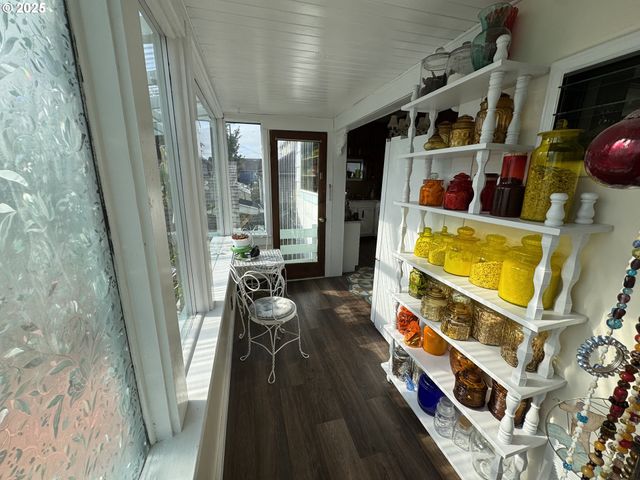 884 S 7TH St, Coos Bay, OR 97420