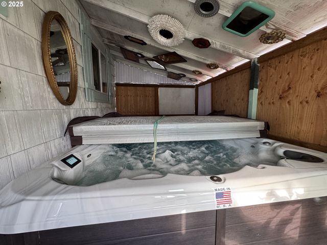 884 S 7TH St, Coos Bay, OR 97420