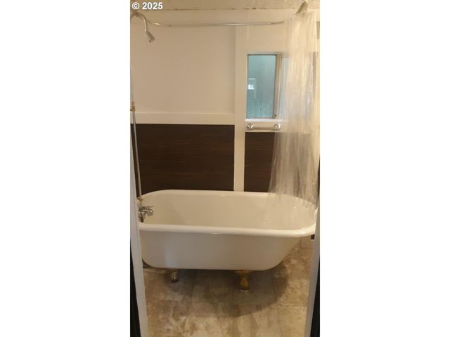 884 S 7TH St, Coos Bay, OR 97420