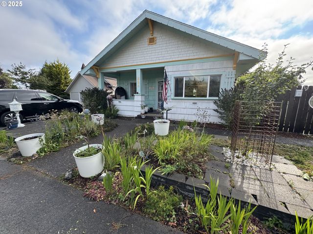 884 S 7TH St, Coos Bay, OR 97420