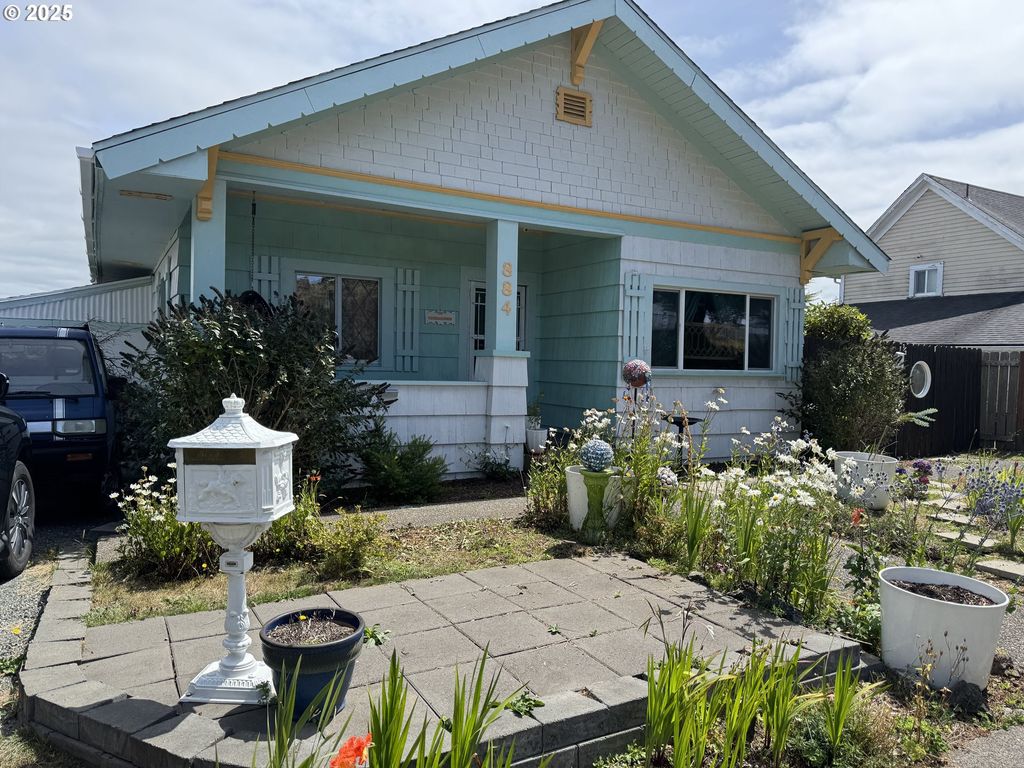 884 S 7TH St, Coos Bay, OR 97420