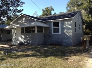 557 CHESTNUT Drive, Jacksonville, FL 32209