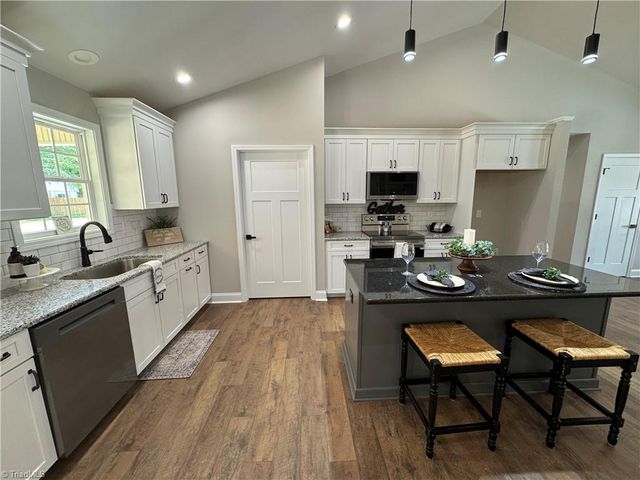 212 River Street, East Bend, NC 27018