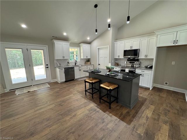 212 River Street, East Bend, NC 27018